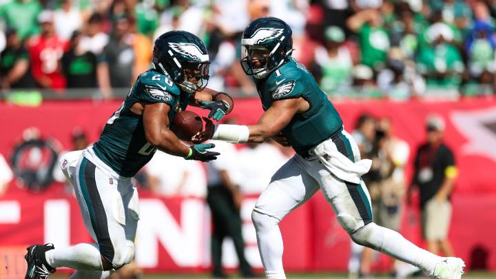 Inside the champagne problems of the Eagles' offense