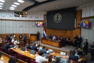 El Senado de Paraguay rinde homenaje a María Corina Machado por su Nobel de la Paz y resalta su liderazgo en pro de la democracia.