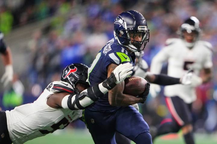 Seahawks turn back Texans for 3-way tie atop NFC West