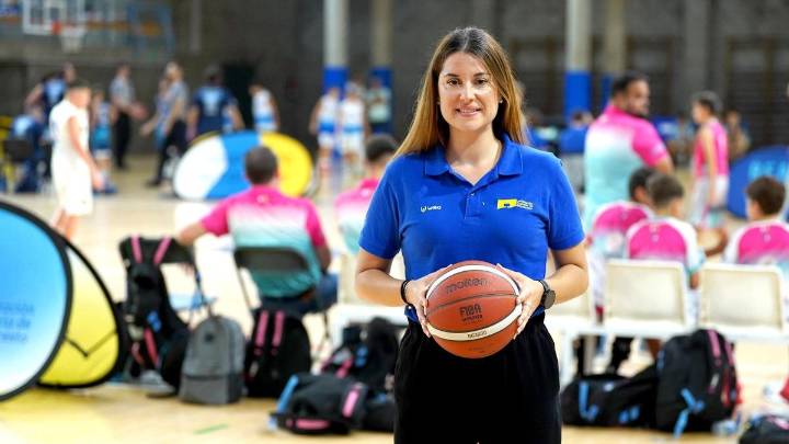 La tinerfeña Ariadna Chueca pitará en la Liga Endesa la próxima temporada