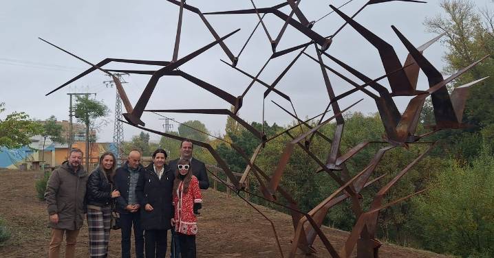 ´Bandada´, la nueva escultura de hierro gigante que decora Santa Marta
