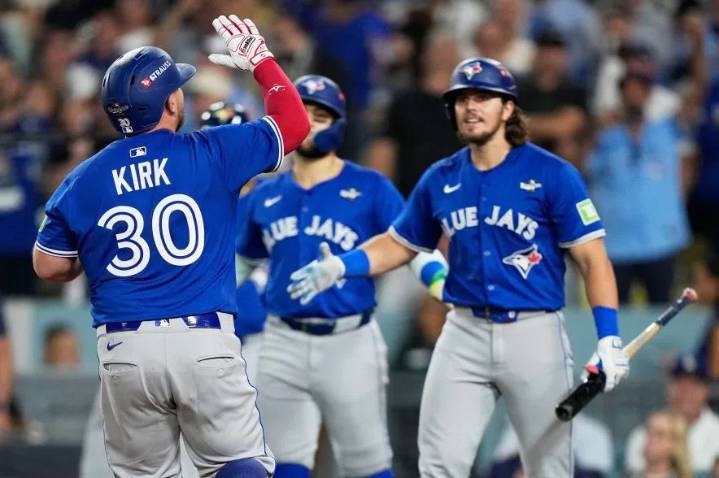 Toronto Blue Jays beat L.A. Dodgers 6-2 in Game 4 to tie World Series
