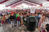 ENTREGA GRATUITA DE TINACOS EN CABECERA MUNICIPAL DE LA PAZ