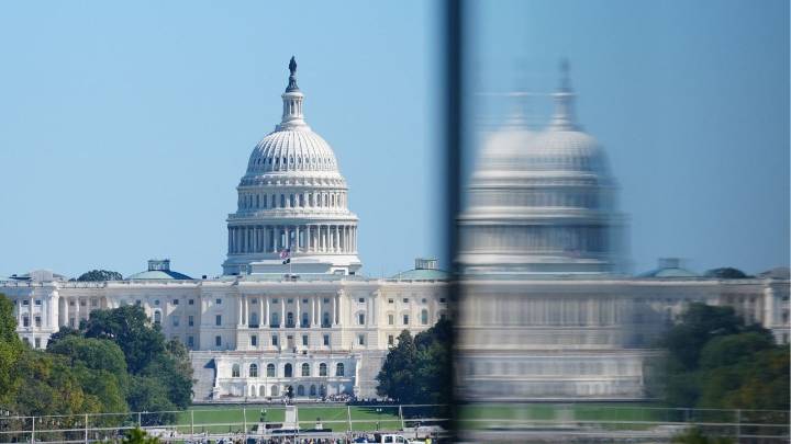 US Federal Shutdown Enters Sixth Day as Threat of Layoffs Looms