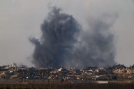 Renewed fighting tests Gaza ceasefire and Israel briefly halts aid