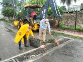 REPORTAN SEMÁFOROS INACTIVOS EN ALGUNAS VIALIDADES DE LA CAPITAL DEL ESTADO: Desplegado el Operativo Tormenta para limpiar calles en Chetumal ante pronóstico de lluvias en las próximas horas