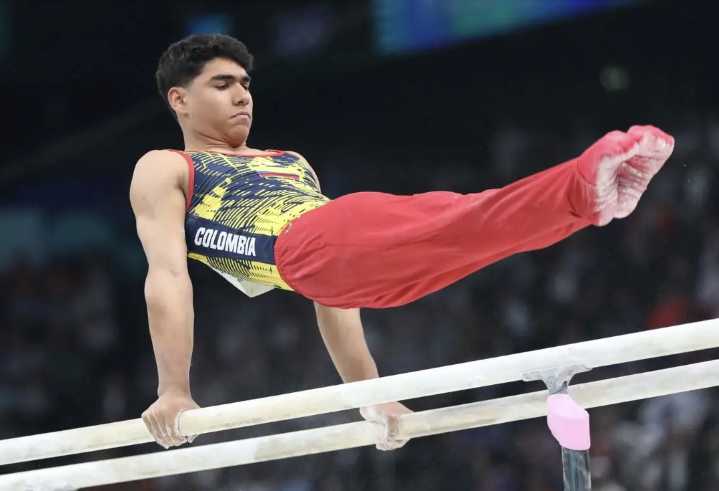 Ángel Barajas avanza a dos finales en el Mundial de Gimnasia de Indonesia 2025