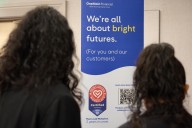Las latinas siguen teniendo salarios más bajos en EEUU a pesar de logros universitarios