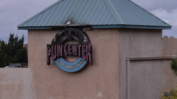 Investigan incendio en Hinkle Family Fun Center en Albuquerque