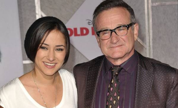 La hija de Robin Williams pide que dejen de enviarle videos de su padre hechos con IA como si estuviera vivo