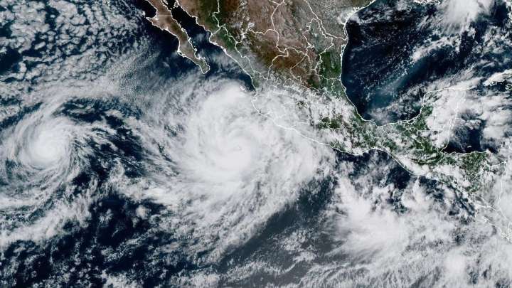 Dos Tormentas Tropicales y el Huracán Priscilla Rodean a México: Zonas en Riesgo por Ciclones