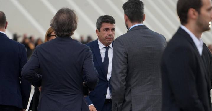 Mazón pide un tiempo de reflexión tras el que comparecerá en el Congreso pero descarta dimitir