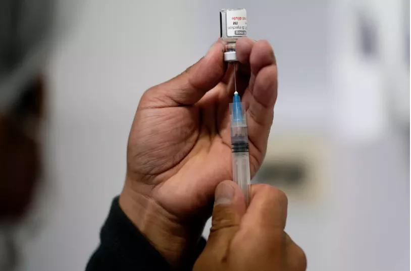 Las vacunas contra el COVID-19 podrían ayudar a algunos pacientes con cáncer a combatir tumores