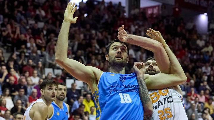 El CB Gran Canaria sufre la inconsistencia de sus 'cincos' en este arranque de temporada