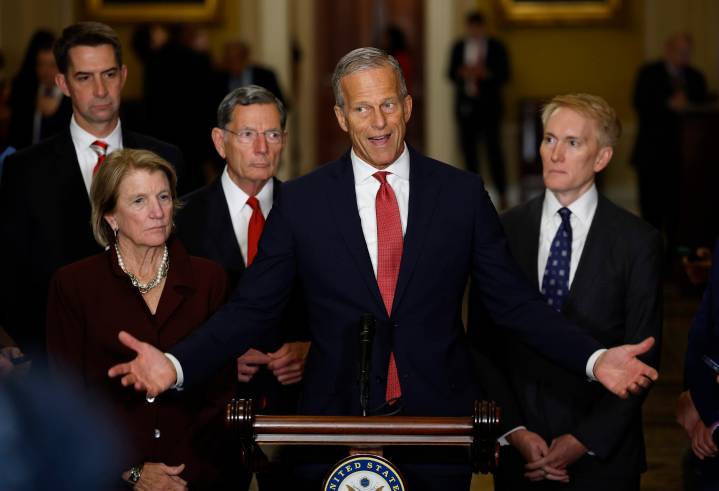 Midnight federal shutdown edges closer as US Senate fails to agree on spending bills