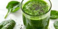 Cuáles son los beneficios de tomar jugo de espinaca con manzana y aguacate en las mañanas