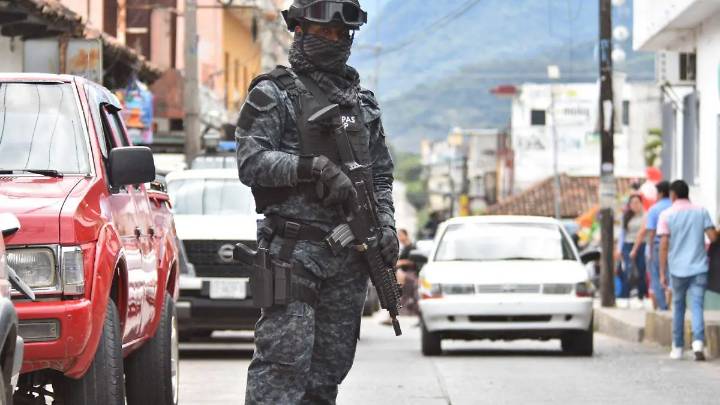 Capturan a 6 presuntos narcomenudistas en operativo realizado en Ixtaczoquitlán