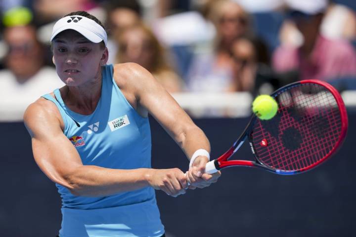 Deadspin | WTA roundup: Elena Rybakina rolls into Tokyo quarters