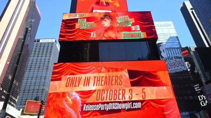 Taylor Swift's film debuts at number one with $US33m