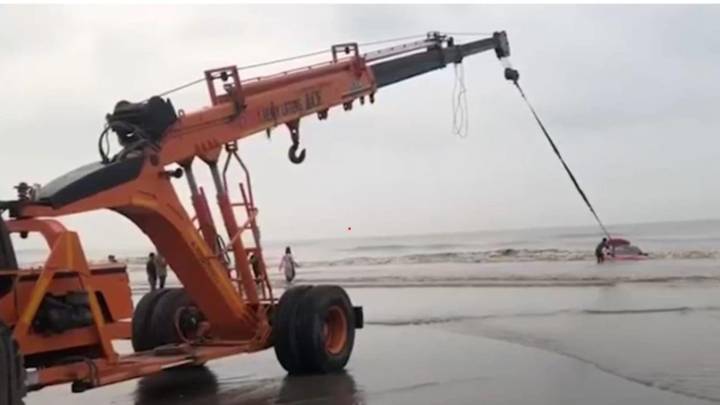 Surat: Car stuck on Dumas beach during stunts, police arrest 18