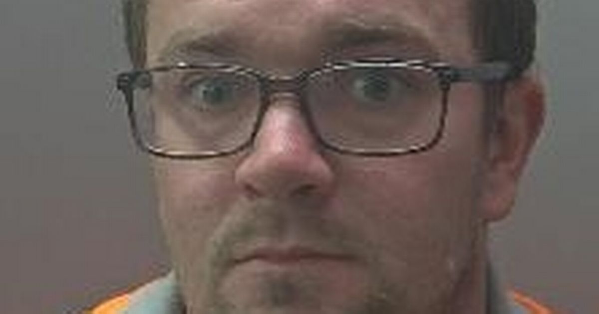 Convicted paedophine caught talking to '14