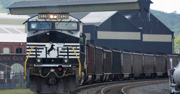 Union Pacific, Norfolk Southern to file merger application by Dec. 1