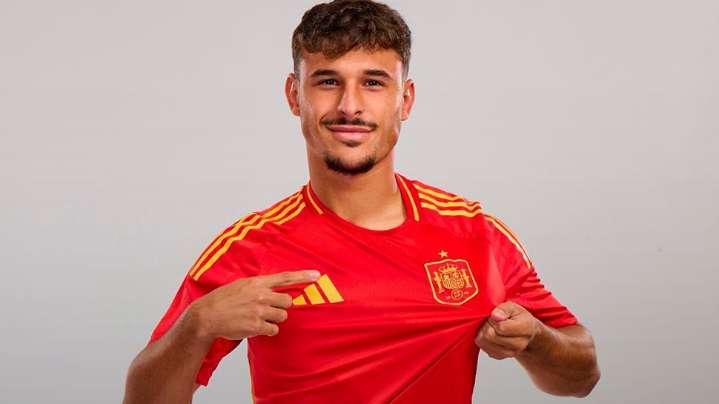 Alhendín felicita a Rodelas por su debut con la selección española sub21