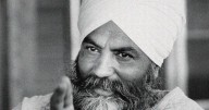 This book examines the history of Kundalini yoga (including how Yogi Bhajan made it a global brand)