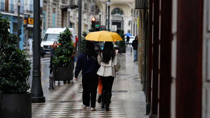 Cielos cubiertos y probabilidad alta de lluvia este miércoles en Granada