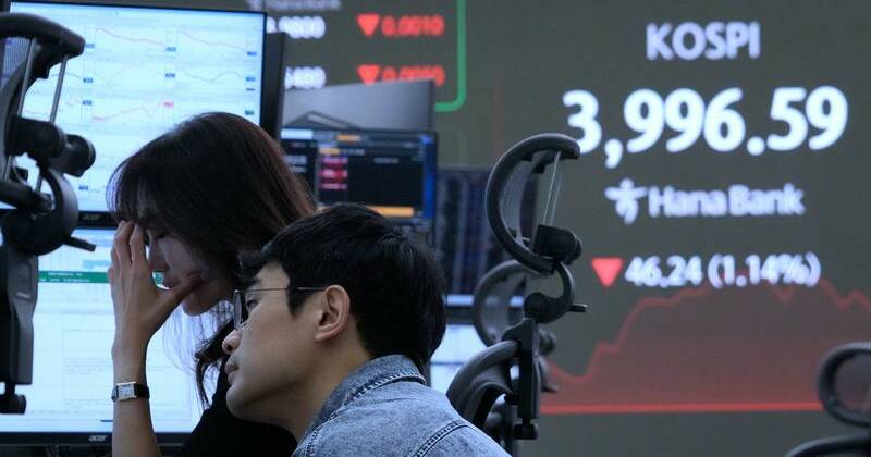 Asia stocks take a breather for earnings, rate calls
