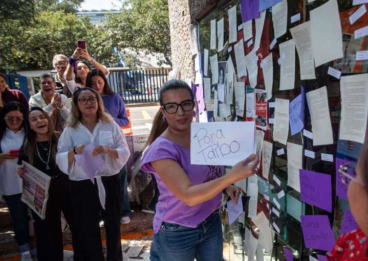Activistas exigen renuncia de Taibo tras polémicas declaraciones sobre mujeres en el FCE