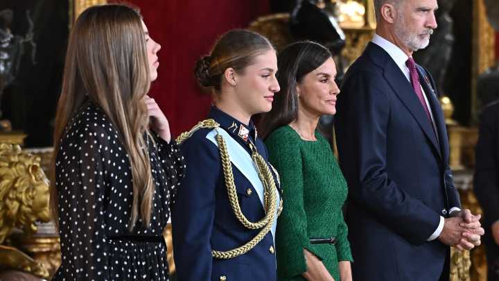 La complicidad de la princesa Leonor y la infanta Sofía en el Día de la Hispanidad