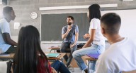 Universidad colombiana busca transformar el mundo evitando la influencia que generan los "likes" y seguidores