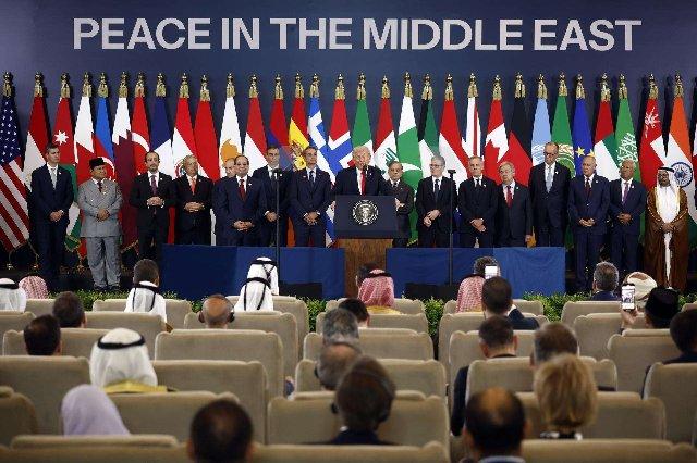 Trump proclama paz en Oriente Medio junto a líderes internacionales