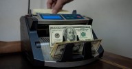 Dólar se desploma en Argentina tras la compra de pesos por parte de Estados Unidos