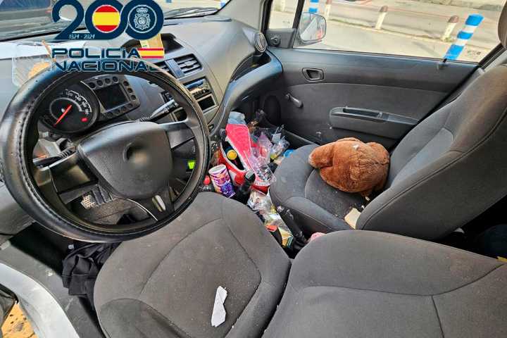 Secuestra a su expareja e hijos y le obliga a conducir durante 13 días a base de pan, atún y galletas
