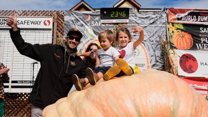 Santa Rosa man wins Half Moon Bay pumpkin contest