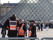 Salen a la luz imágenes de los ladrones con el botín del Louvre saliendo del museo