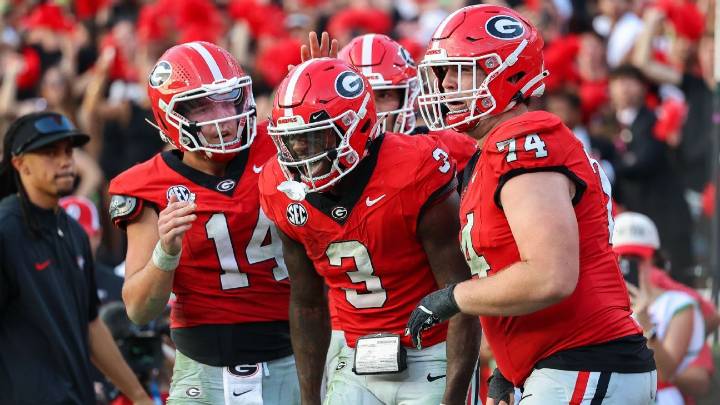 Stockton leads fourth-quarter rally as Georgia tops Ole Miss
