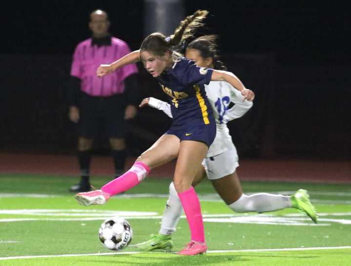 Barrington girls knock off East Greenwich in soccer playoffs