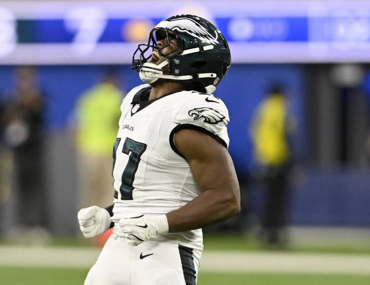 Deadspin | Eagles LB Nakobe Dean activated, will make season debut vs. Giants