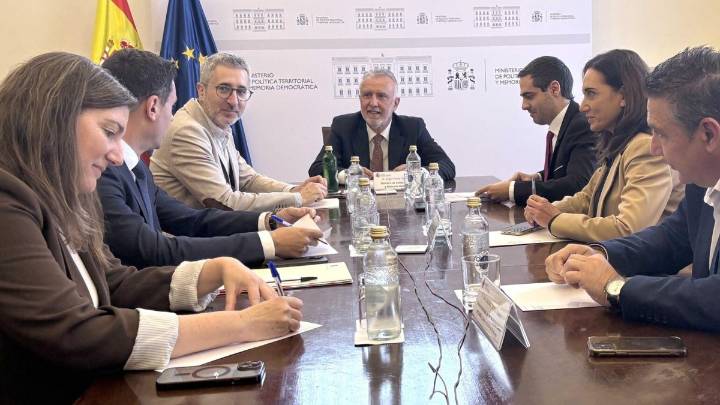 El ministro Torres traslada a UPL que comprende "el legítimo derecho" de León de crear su propia autonomía