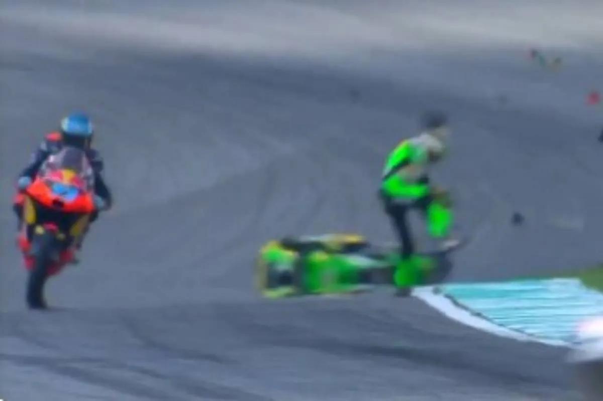 MotoGP: Brutal accidente en Moto3 entre el sevillano Rueda y Dettwiler que acaba con traslado en helicóptero