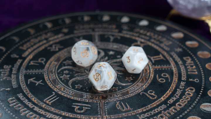 Horóscopos de octubre 2025: predicciones para tu signo (más ritual de la suerte)