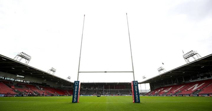 St Helens rugby team escorted away by cops as 'terror threat' is made during game
