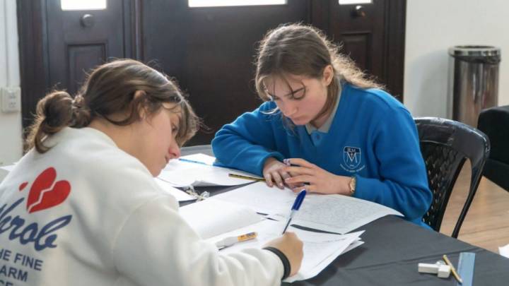 Comienzan las tutorías presenciales del programa "Quedate" para estudiantes con materias pendientes de secundaria