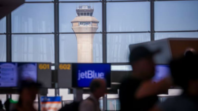 El cierre del Gobierno afecta los viajes aéreos, deja sin personal una torre de control y causa retrasos en todo EE.UU.