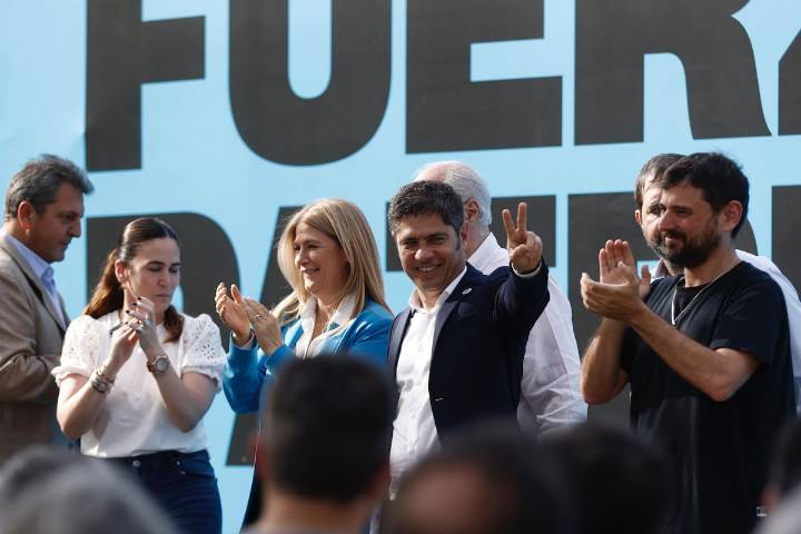 Fuerza Patria. El peronismo cierra su campaña en San Martín, con Kicillof, Massa y Taiana sobre el escenario