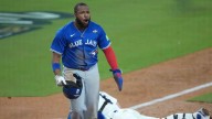 Vladimir Guerrero Jr. puts Blue Jays ahead after mad dash from first base