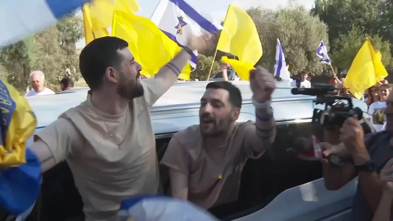 Released Israeli hostage brothers welcome crowd after hospital discharge